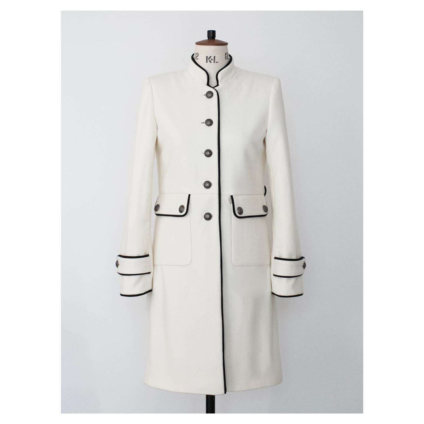 A white military cashmere-wool mix coat with contrasting black piping and silver celtic buttons 

#madetomeasure #bespoketailoring #cashmerecoat #gainsbourgatelier #militarycoat #madeinlondon