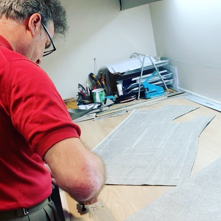 Our master cutter- Lloyd working on a new commission - a #doublebreasted #japanese #selvedgedenim #blazer #kojima #denim #mensstyle #bespoke #artisan #craftsmanship - we looking forward to showing the finished garment