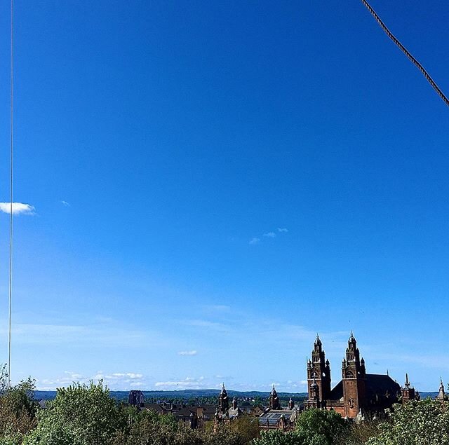art gallery looking pretty amazing beneath the blue yonder this morning. #kelvingroveartgallery #glasgow #bluesky