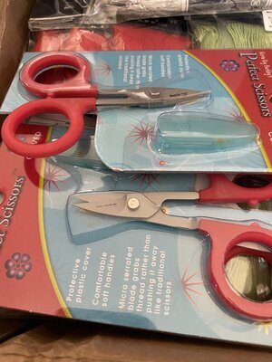 Karen Kay Buckley - Perfect Scissors Curved 3-3/4i — Sustainable