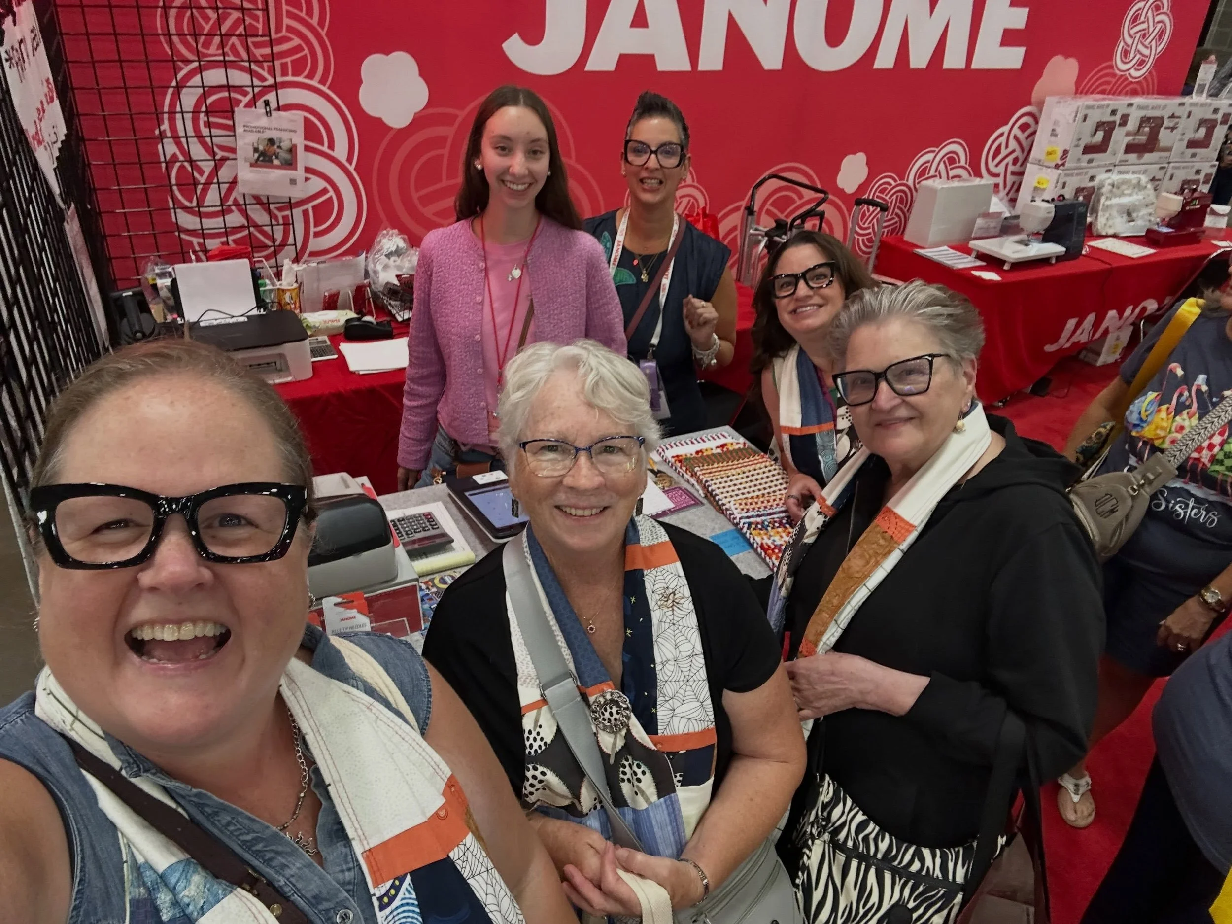 My friends make my cup overflow with gratitude! 🙏🏼 
You all enrich my days!  Thank you! 😊 
I saw so many of my @madelineartschool students and friends from a few days ago! 

Day 1 of @wiquiltshow 2026 is in the books! 

Looking forward to my works