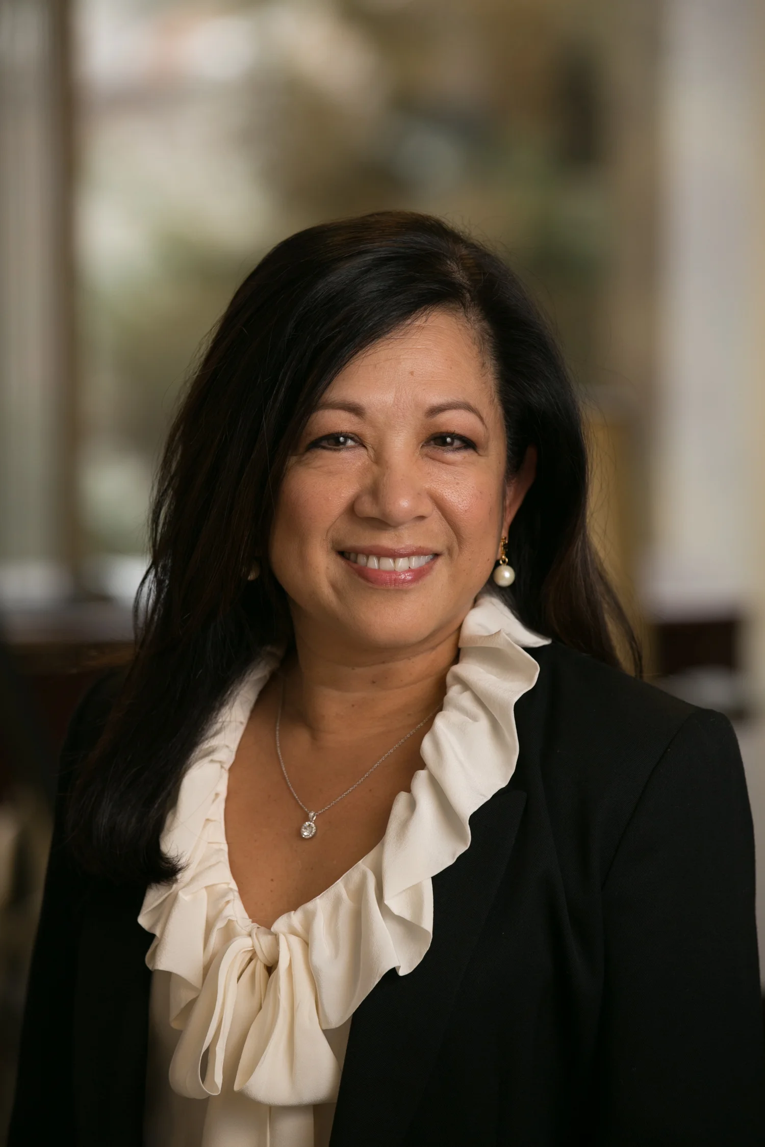 <strong>Luz Ernest</strong><br>Client Services Assoc.<br><em>Bio</em>