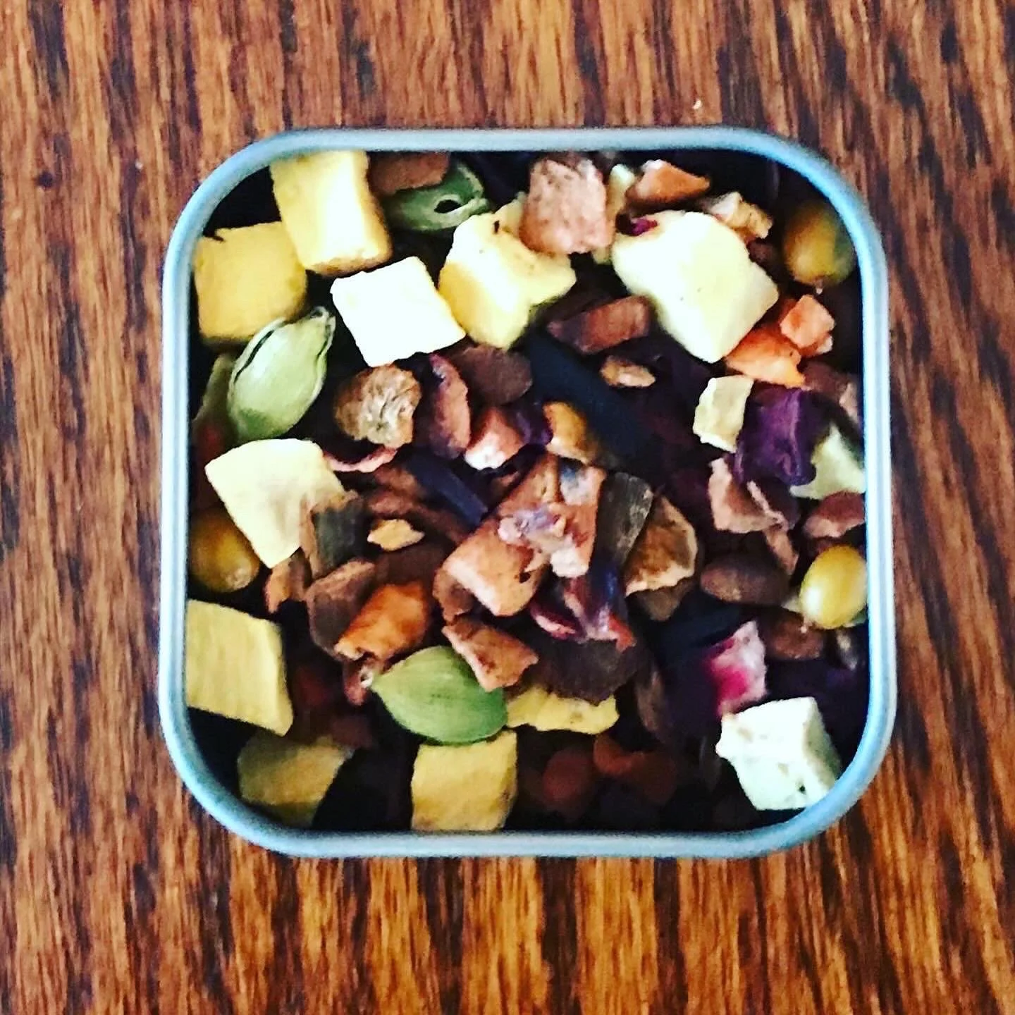 PUMPKIN PIE TEA TIN PIC.JPG