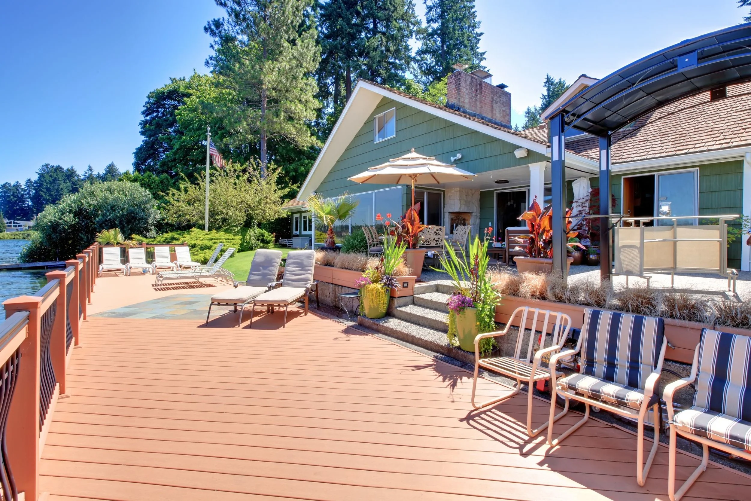 lake_house_patio.jpg