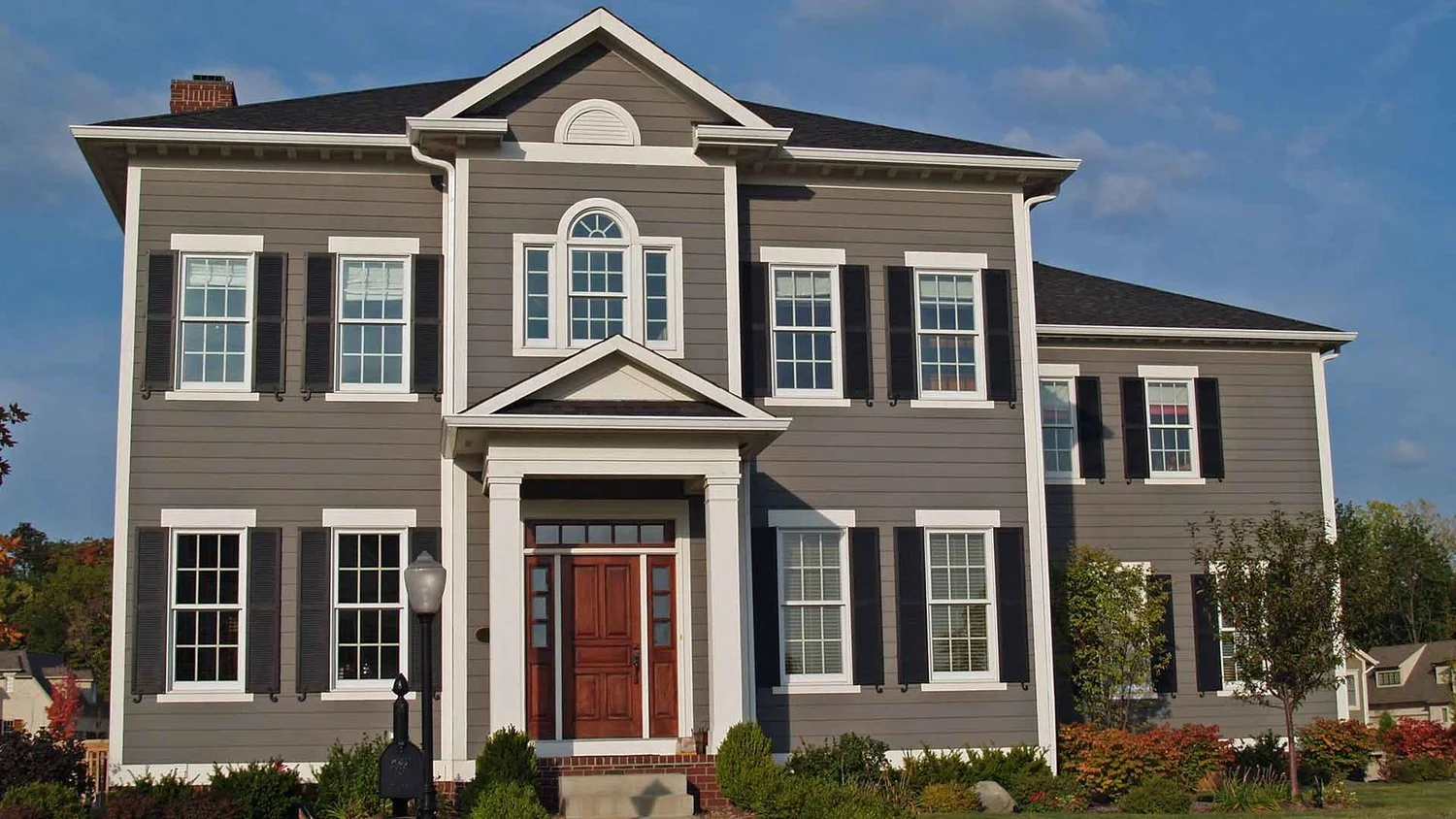 vinyl_sidedGreyHouse_1920LowRes.jpg