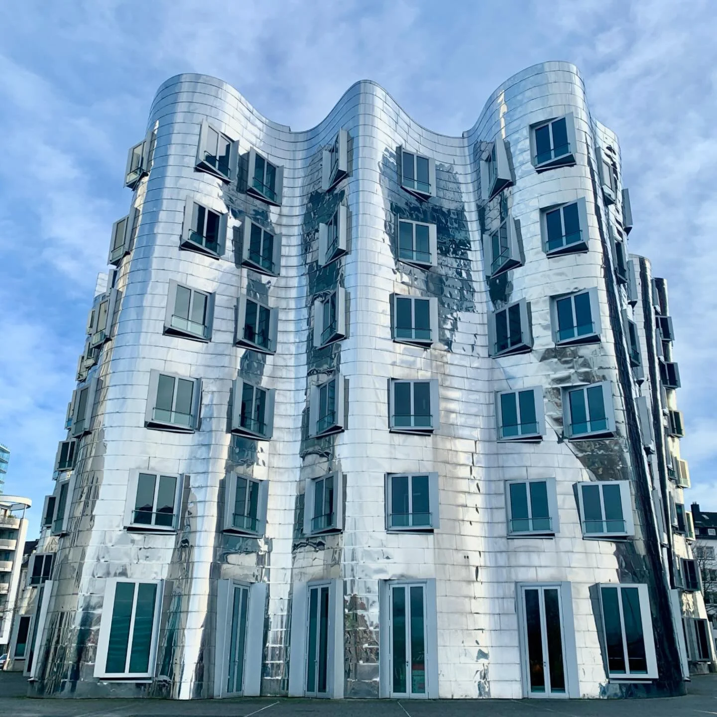 I&rsquo;m so happy to been here🖤 Close enough to admire the complexity of this masterpiece. Execution of a vision like this in the 90&rsquo;s is absolutely mind blowing. #rip #frankgehry