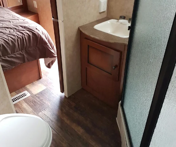 GLOBAL RV- aspen trail_interior_3.jpg