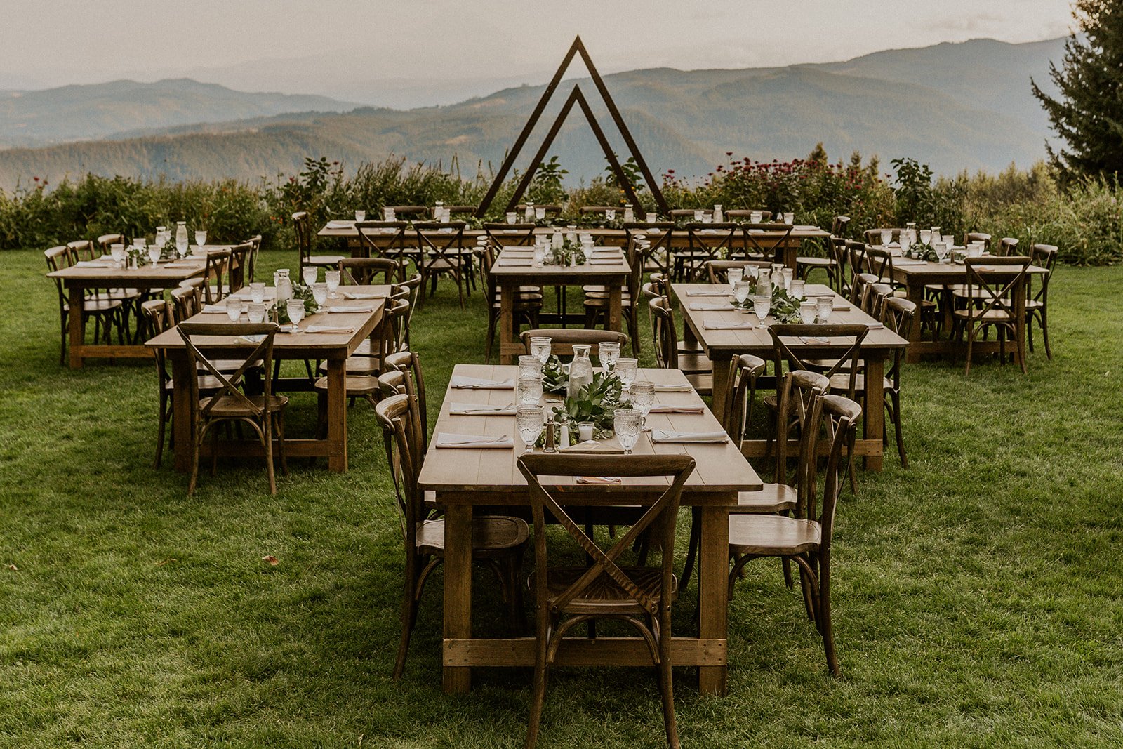 Gorge_Crest_Wedding_Hood_River_Photographer_Harper_Grace_Photo-47.jpg