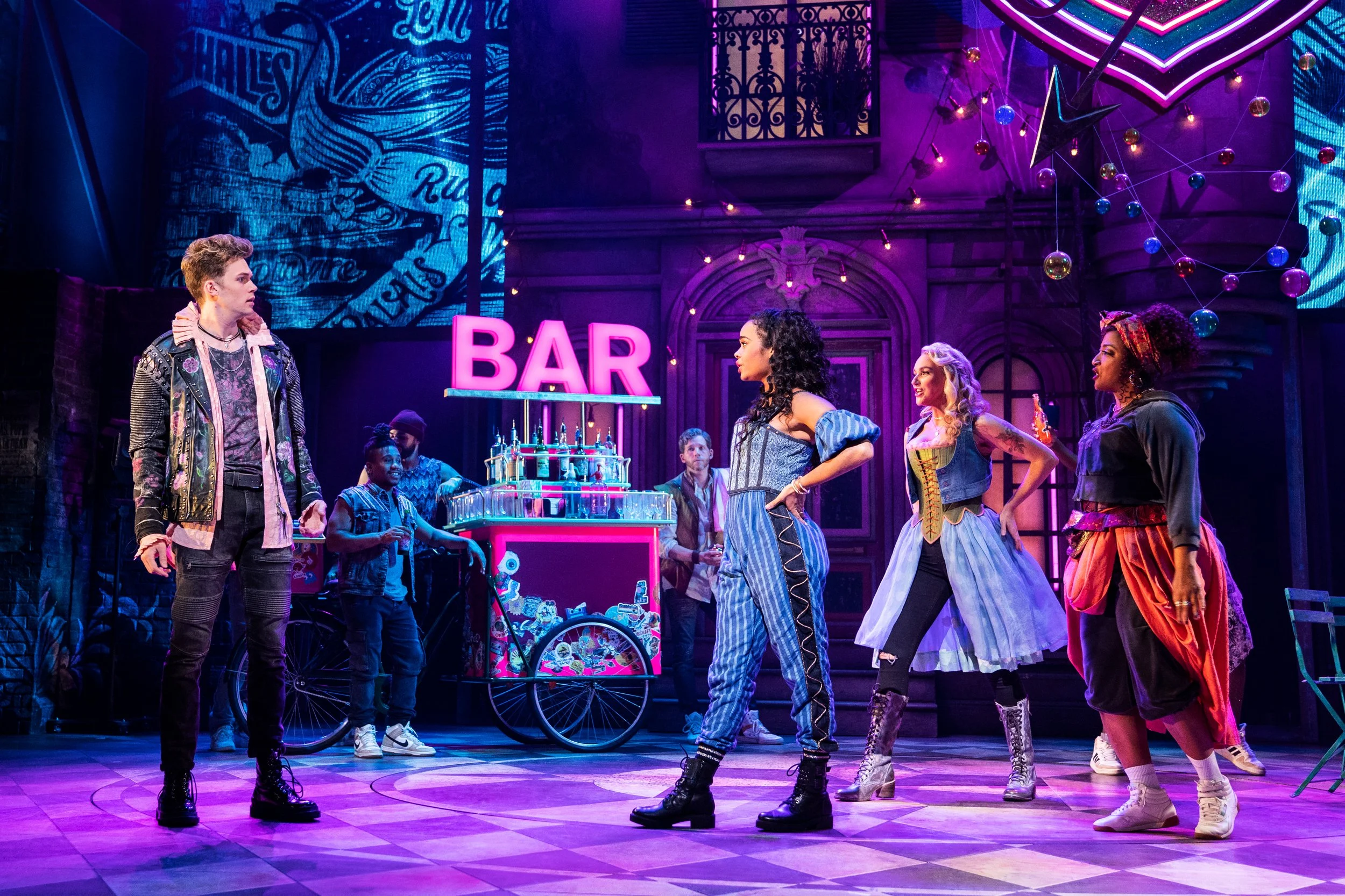 Ben Jackson Walker, Lorna Courtney, Betsy Wolfe, Melanie La Barrie 0894 - Photo Credit Matthew Murphy.jpg