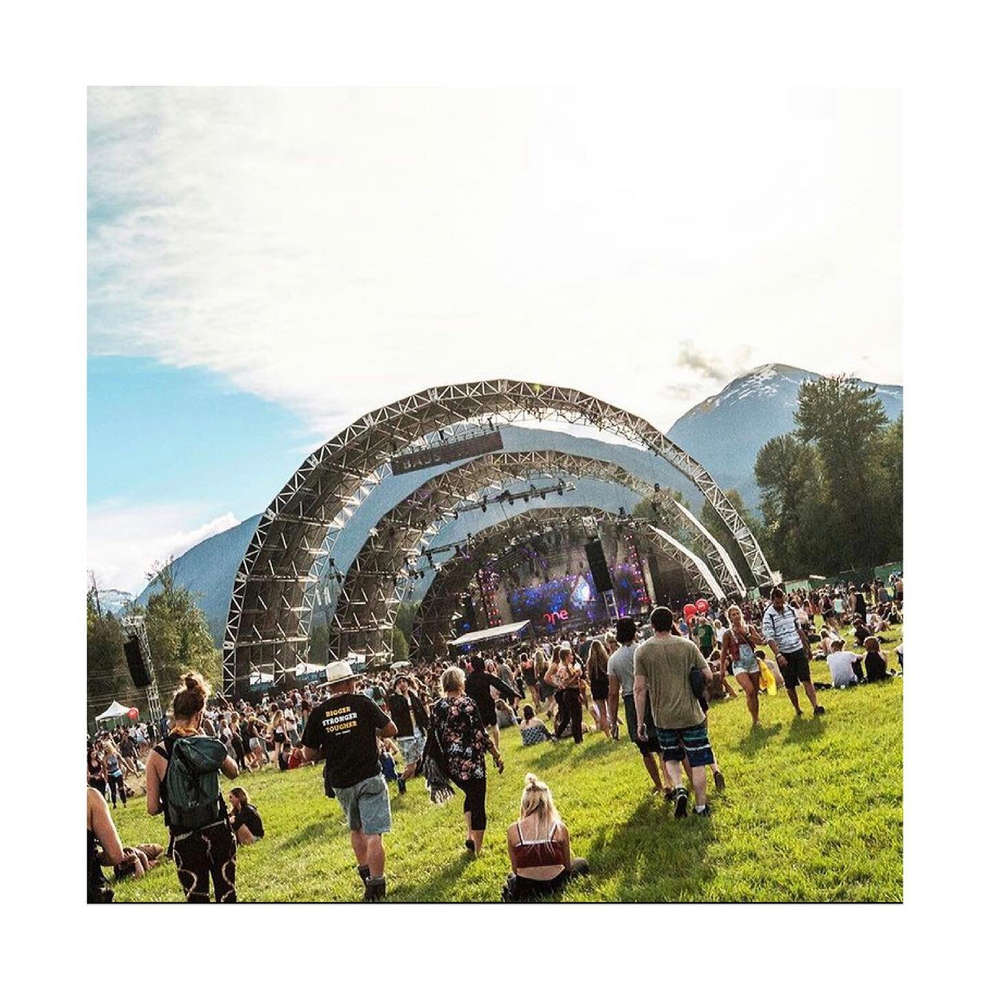 This Vancouver #sunshine has us dreaming of the good life and  #musicfestivalseason ☀️💥⠀
.
.

#pemberton #pembertonbc #pembertonmusicfestival #music #festivals #events #concerts #festivalshots #beautifulbc #experiential #marketing #experientialmarke