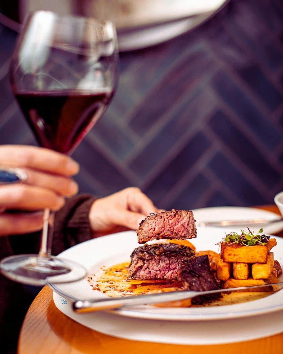 Wednesdays don't have to be middling when you Surf and Turf it at Gamba! 🤩 

🥩  Sizzling Scotch fillet steaks, cooked exactly how you like them.
🦐  Sweet, succulent jumbo king prawns.
🐚  A perfectly tender scallop.
🧄 All drenched in rich garlic 
