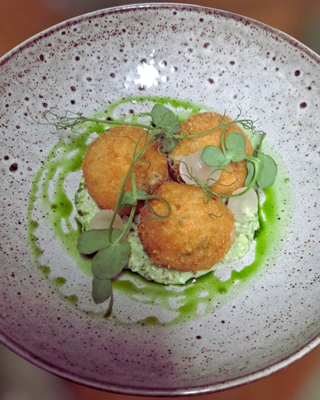 You had me at Haddock 🐟

You're going to 💙 our new Saturday Menu - with new additions like Smoked Haddock &amp; Gruy&egrave;re Bon Bons with Verde Gribiche!

12 noon &ndash; 6pm
2 Courses &pound;40 | 3 Courses &pound;45

And yes, it includes a 125m