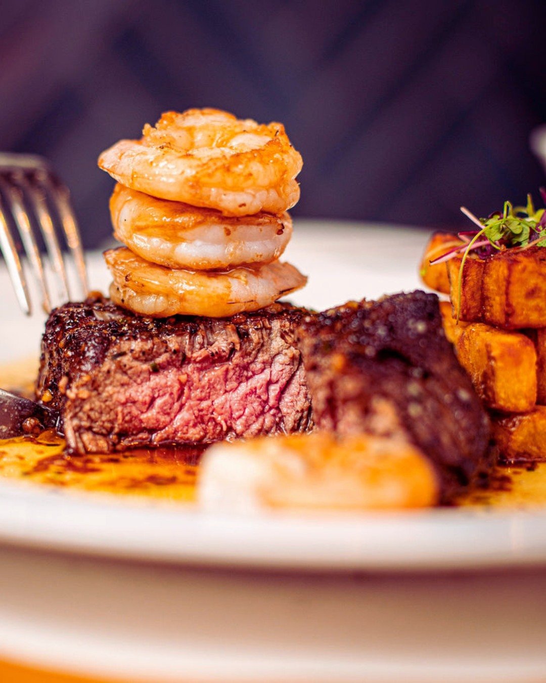 Book your table for our Wednesday Surf and Turf deal and kick that midweek slump to the curb! 🥩🦐 

Two Scotch fillet steaks, with jumbo king prawns, scallop, garlic butter &amp; Gamba&rsquo;s chunky chips.

Including a bottle of Fiano, Masseria bia