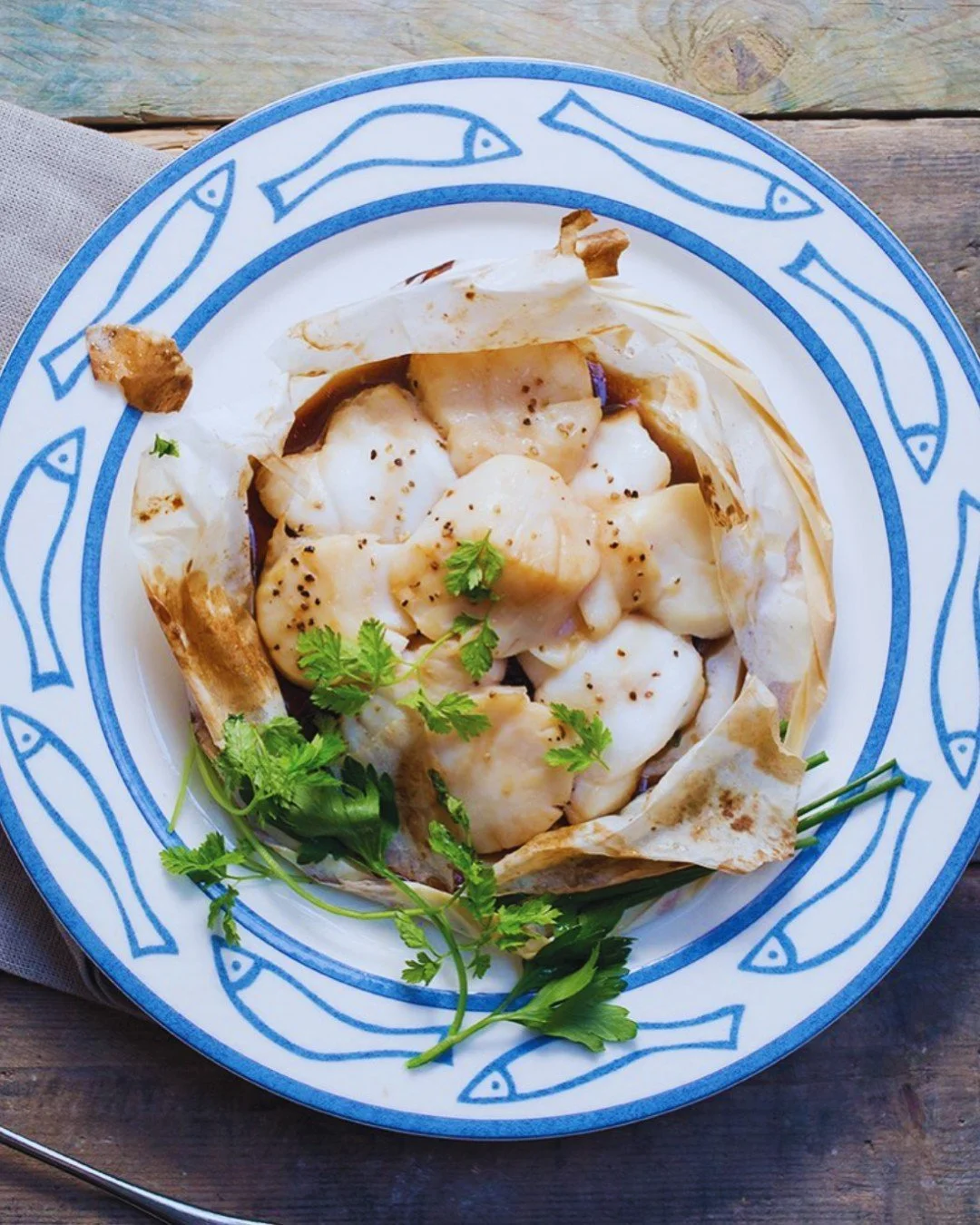 Monkfish &amp; King Scallops

Spring Onion, Ginger, Fish Sauce, Lemon &amp; Tamari, Steamed in Paper (En Papillote) 

A timeless Gamba classic. 

#gambaglasgow #steamedscallops #glasgowseafoodrestaurant #glasgowrestaurants #weekendplans #monkfish #ki