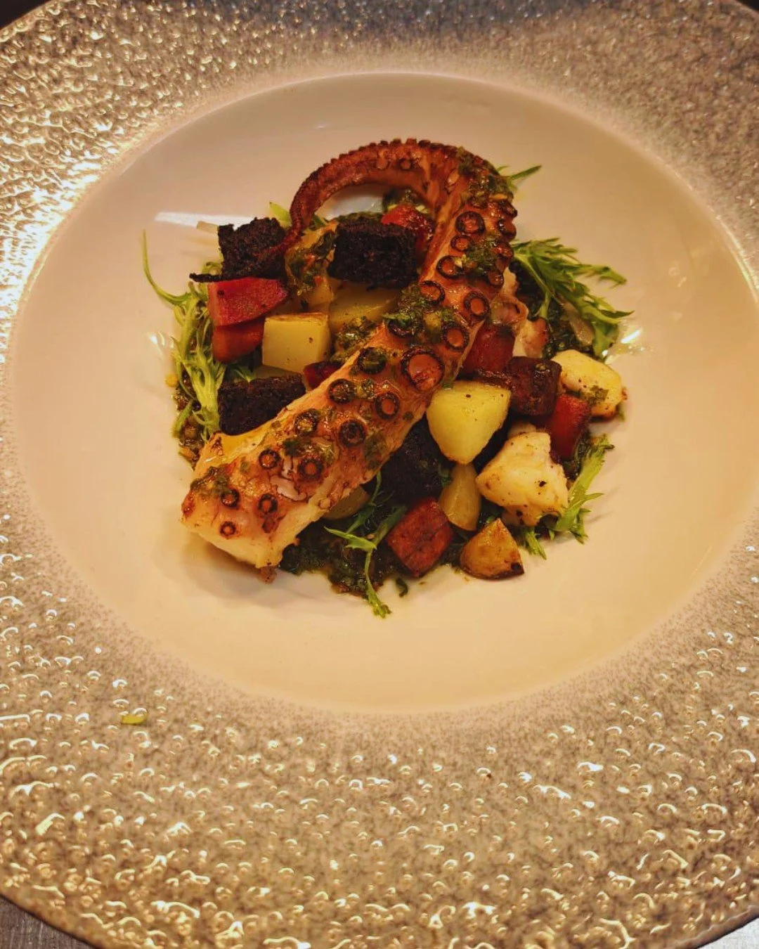 🐙 Ocean's Eight

Grilled British octopus with chorizo, Stornoway black pudding, new potatoes, and chimichurri. 

Book online. Link in bio @gambaglasgow

📲 0141 572 0899

#gambaglasgow #summermenu #seasonalfood #britishproduce #seafoodlovers #octopu