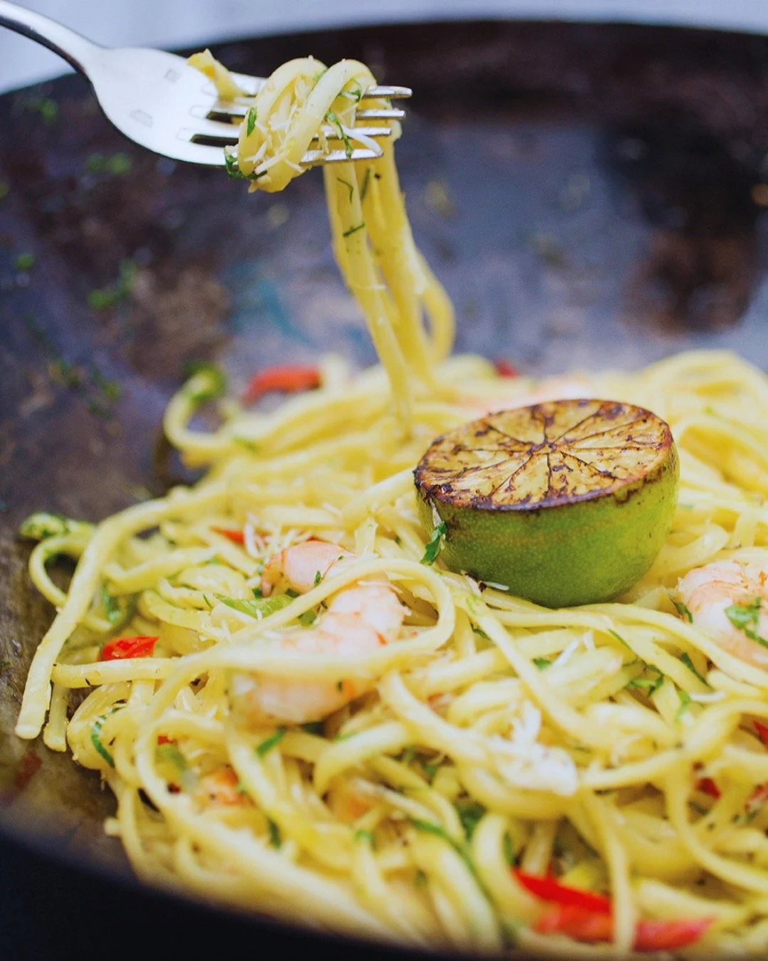 Give us a twirl!🍝

Norwegian Prawn and Samphire Linguine with confit garlic, white wine sauce and bursts of ikura caviar.

Part of our lunch menu, served Wednesday to Friday from 12 noon to 2pm.

2 Courses &pound;30 | 3 Courses &pound;35

Menus &amp