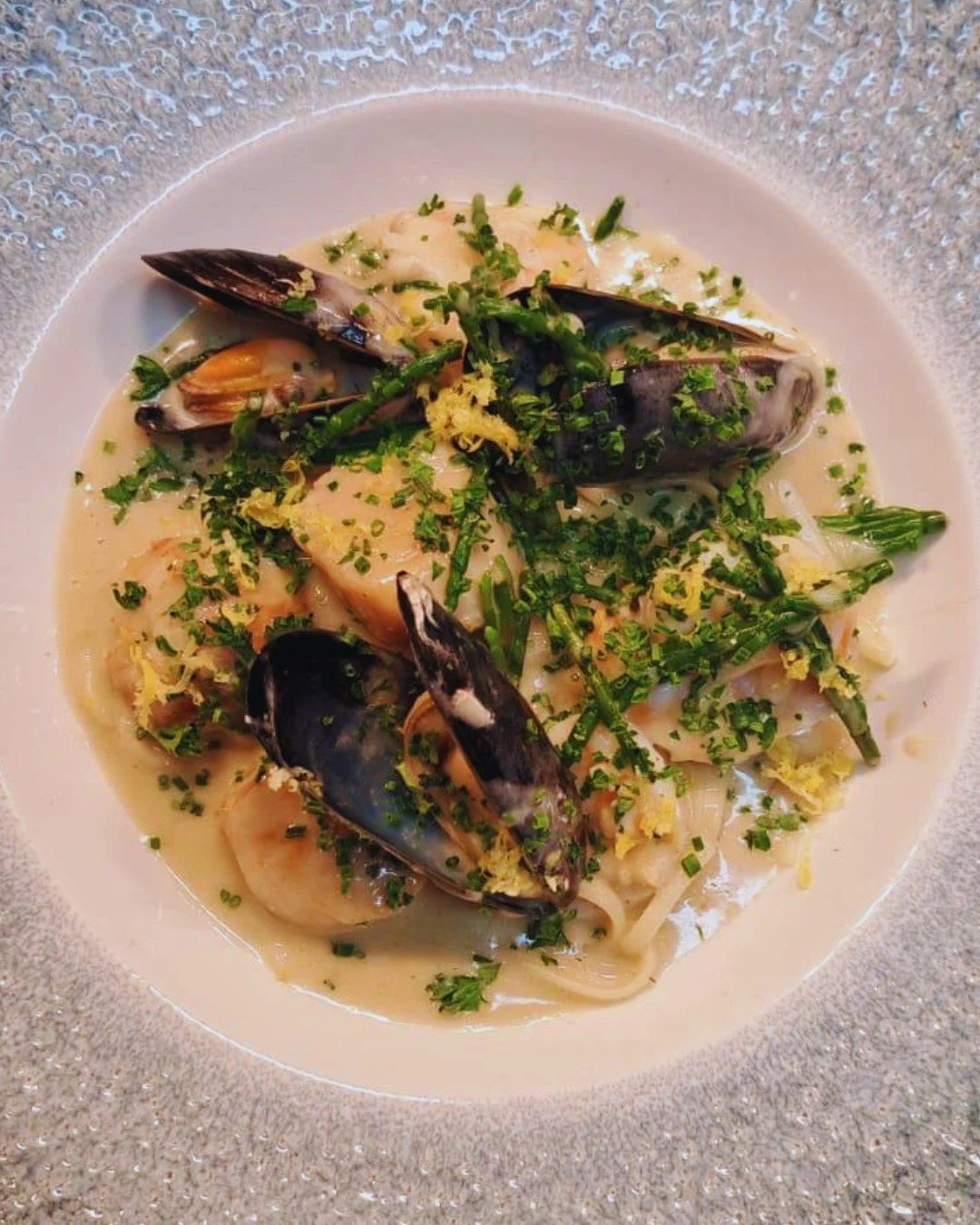 Twirl power! 🍝 

Our Linguine "Off The Rocks" combines perfectly seared king scallops, succulent prawns, fresh mussels and crisp samphire, all brought together with sweet confit garlic in a delicate white wine sauce, finished with a spoonf