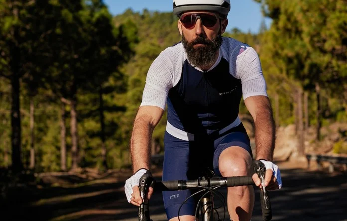 men-cycling-bibshort-marinette-solid-colour-navy-action_1.jpg