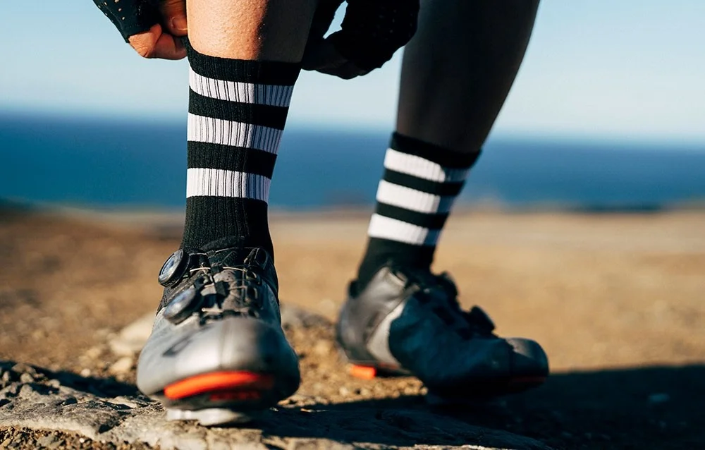 cycling-skate-socks-black-white-action1.jpg