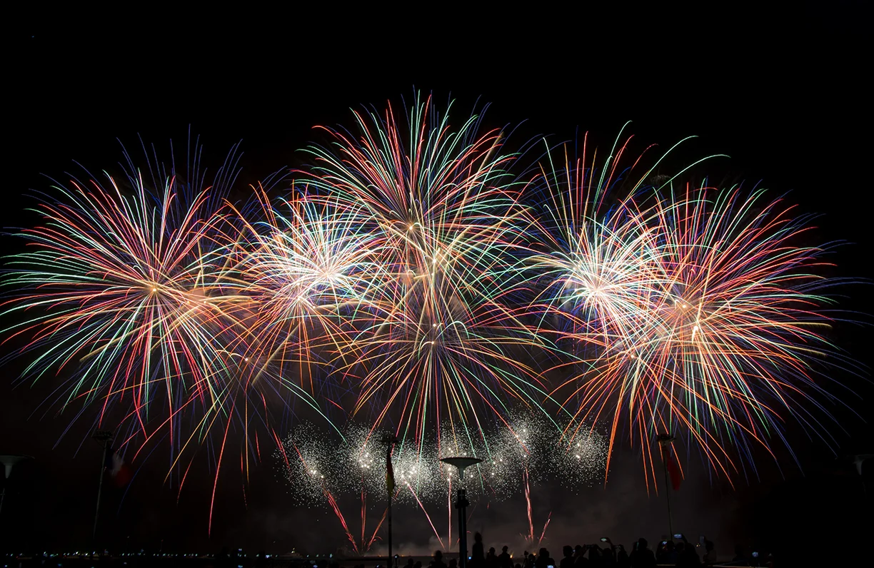 vernon-raineil-cenzon-FIREWORKS-373491.jpg