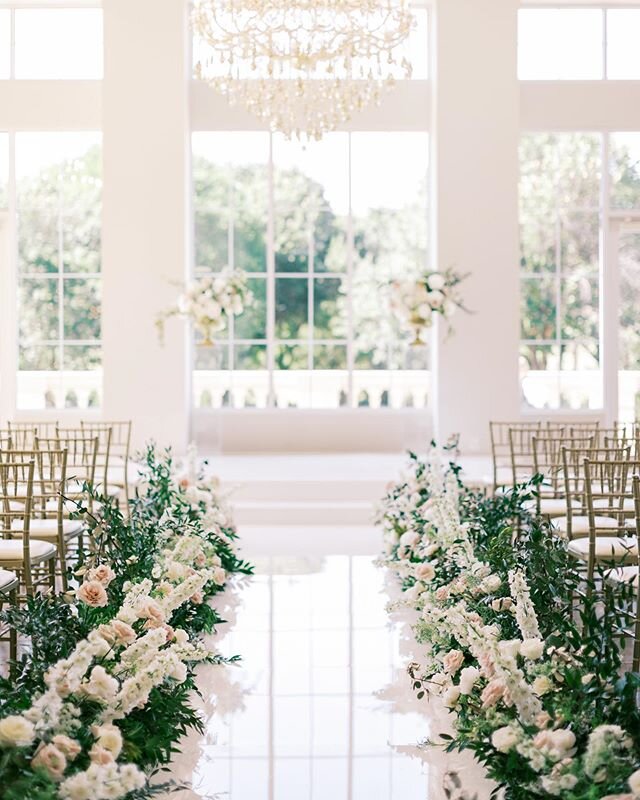 Forever reliving this day with these lush aisle florals. Happy Saturday everyone!