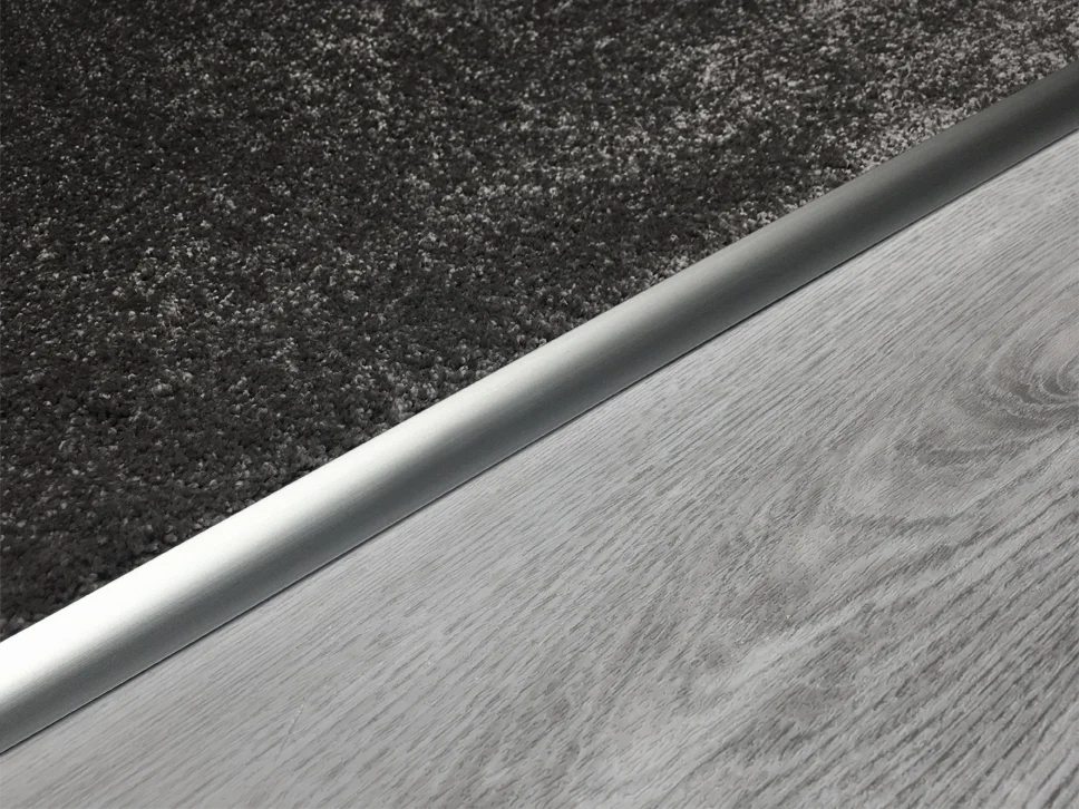 Single Edge Matt Silver Insitu