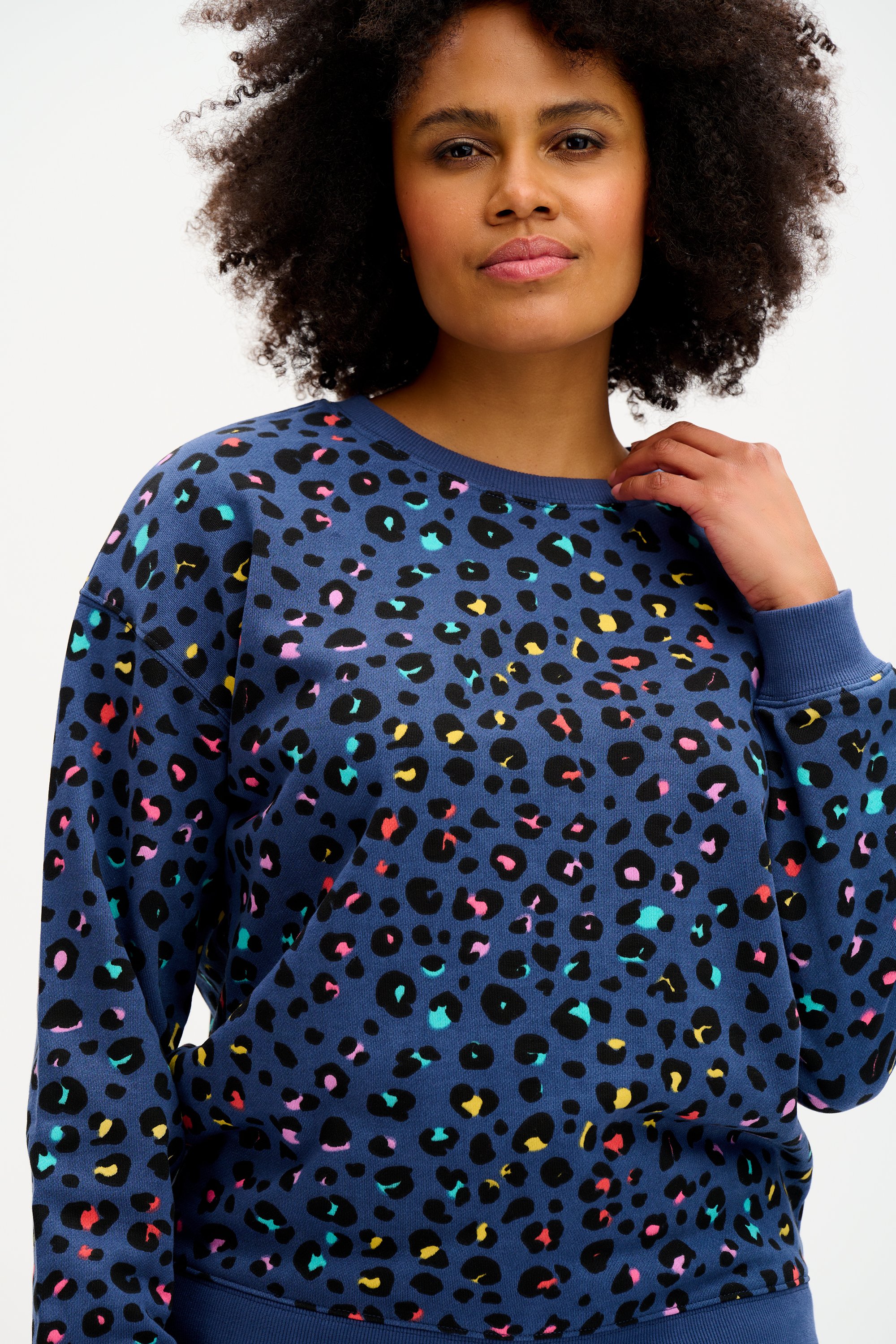 Noah Sweatshirt - Navy Rainbow Leopard 
