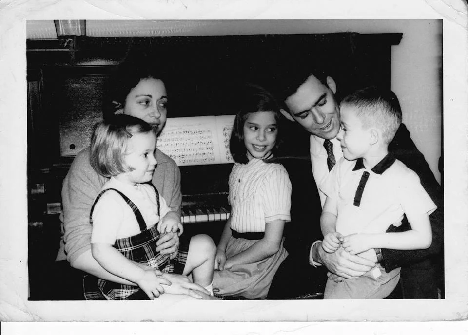 Dick Tholin and kids.jpg