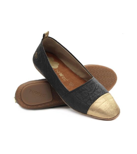 po zu ello black with gold toe product photography