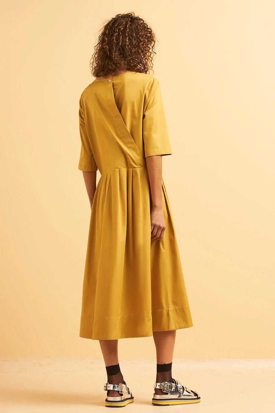 kowtow chorus dress gold product photography