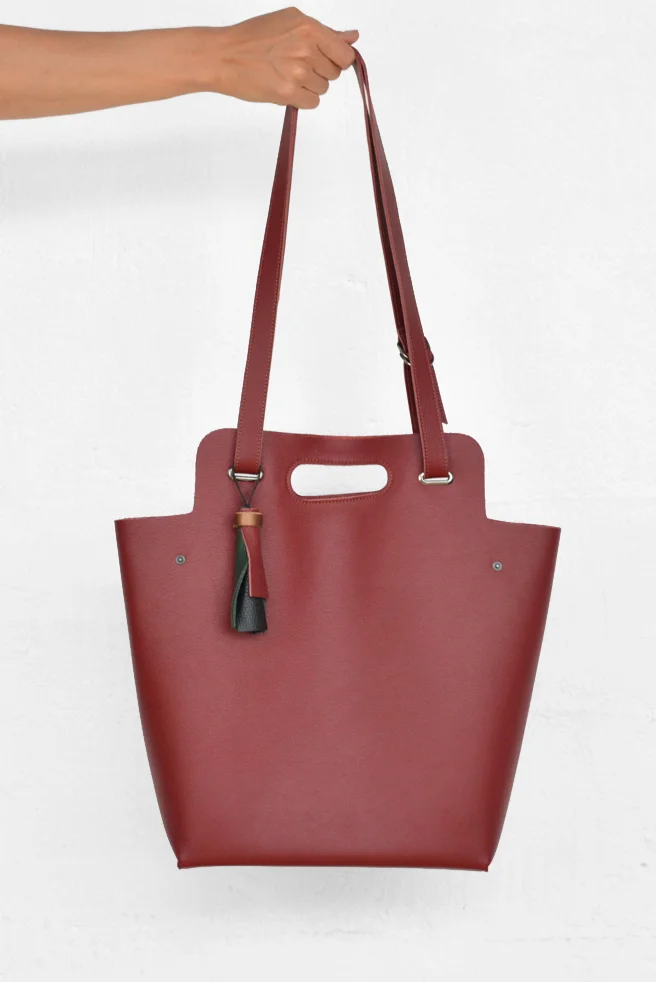 ffil sac kaba burgundy black product photography