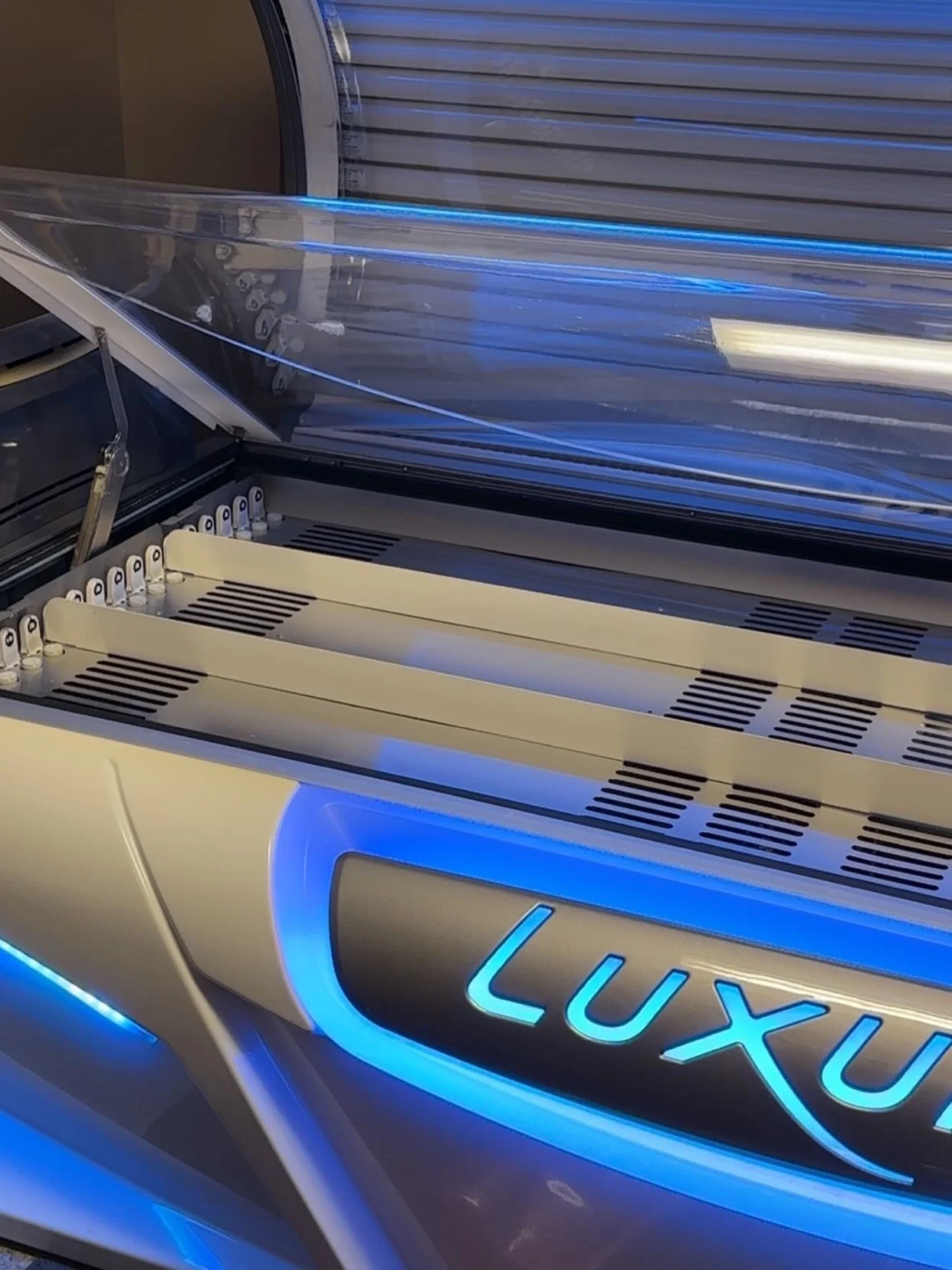 Good morning everyone! Bed 5 has been relamped, YAY!!! Please remember that for your first visit in, YOU WILL HAVE YOUR TIME REDUCED 3-4 MINUTES! Please do not argue with our staff or be rude, this is for your safety and our staff will not budge. If