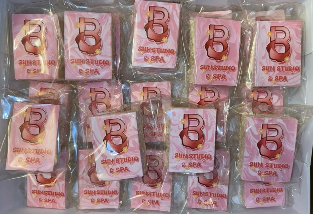 Now that all the mystery boxes are sold out, I can make this post to give a MASSIVE THANK YOU TO MELI @biggiebitesco  for helping me take our vip day to the next level with these groovy, delicious, HAND MADE treats for our VIP babes! 

Meli, you seri