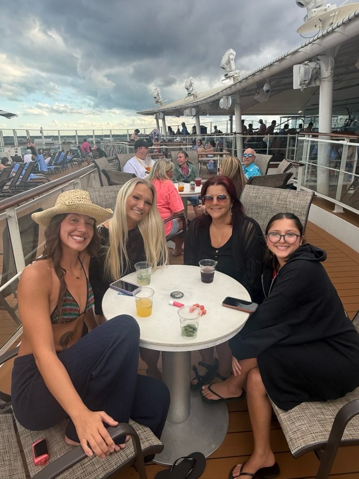 Yall have been asking us how the girls cruise trip is going so here&rsquo;s a little look into their weekend! They sadly couldn&rsquo;t dock today at their final port so they&rsquo;re stuck on the ship again and they said it&rsquo;s super cold for th