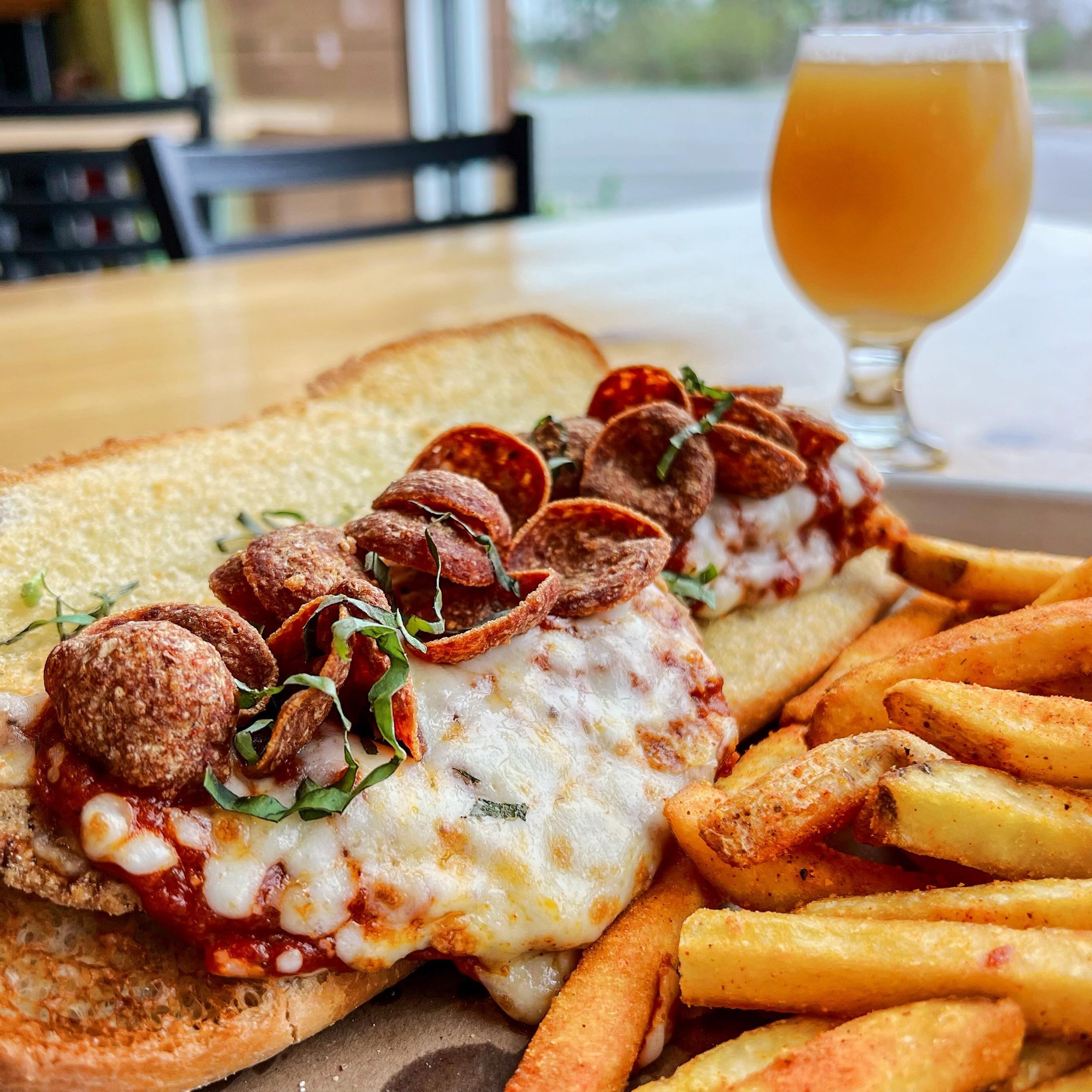 Chicken Parm-tastic!

Chicken Parm Subs! 
Breaded chicken cutlets, marinara, mozzarella, basil, crispy pepperoni on garlic bread $17

🍺 Chef Special comes with a $4 pint of your choice! 
We recommend - State Machine DDH Citra!
Grab it in its freshes