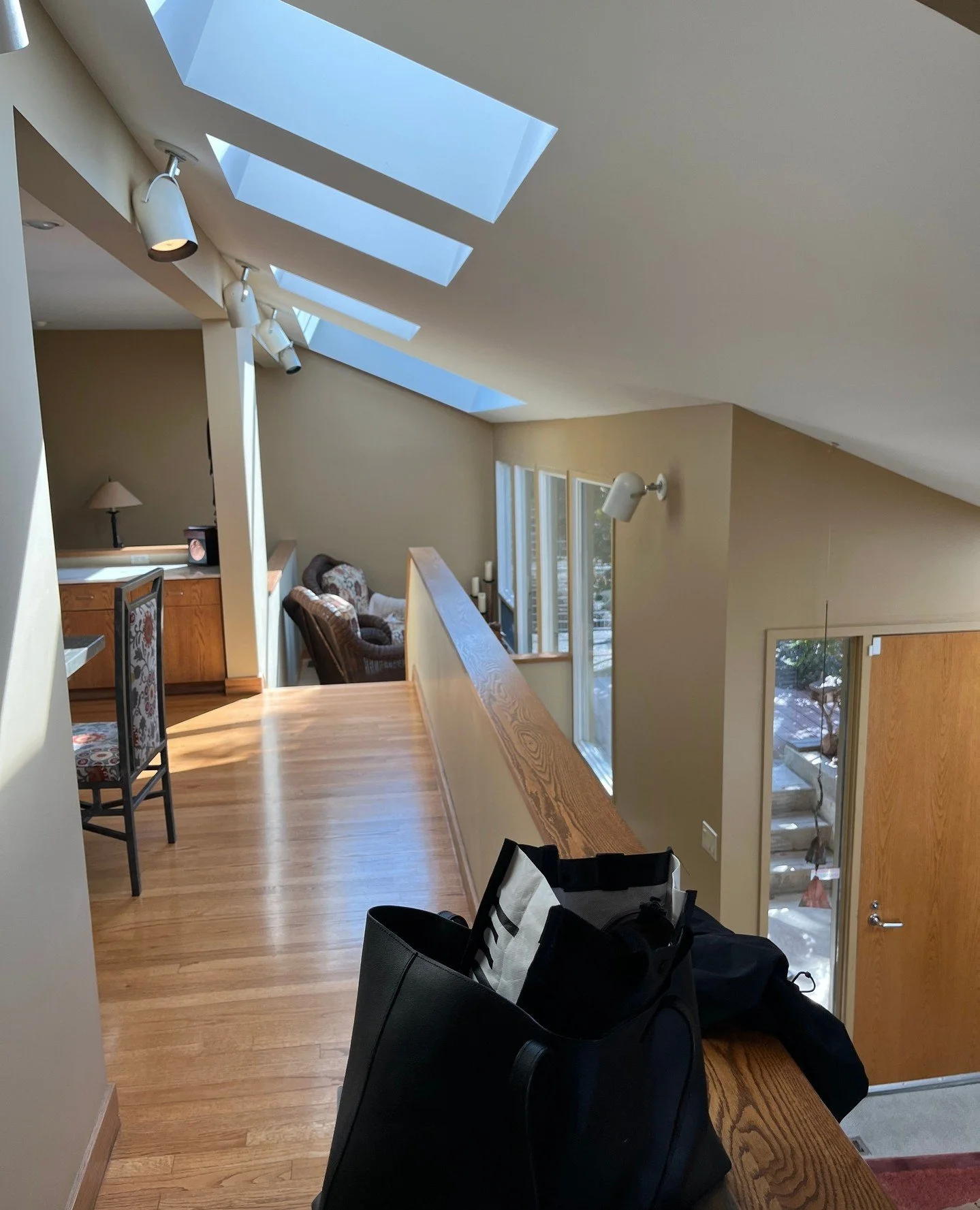 Friday Feature Transformation!⁠
⁠
Contractor: @quandrant.qcl⁠
Design: @dcharrondesign⁠
Millwork: @peachwoodinteriors⁠
Photo: @sharon_litchfield⁠
⁠
~QUALITY NEVER COMPROMISED~⁠
CUSTOM BUILDS | RENOVATIONS⁠
RESIDENTIAL | COMMERCIAL⁠
⁠