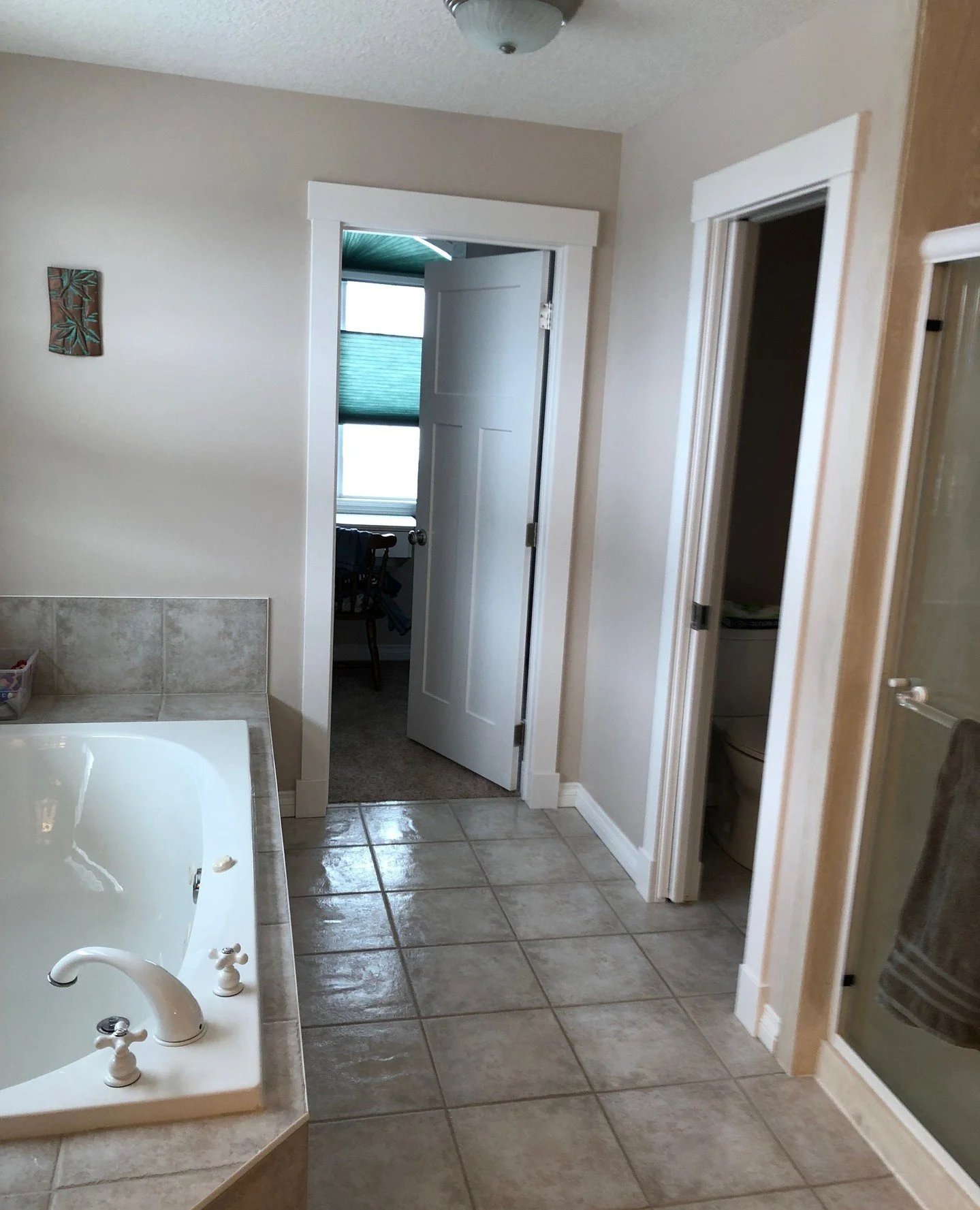 Friday Feature Transformation!⁠ A beautiful bathroom transformation, subtle but substantial. ⁠
⁠
Contractor: @quadrant.qcl⁠
Design: ⁠@flawlessinteriors⁠
⁠
#quadrantconstruction #yegcustomhomes #yegrenovations #yeginfill #yegbuilder #yeghomes #interio