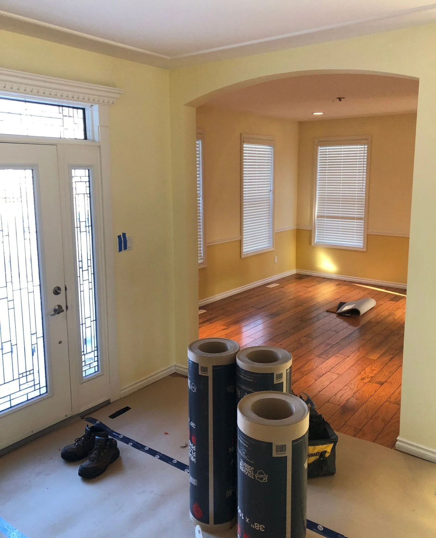 Friday Feature Transformation!⁠ This project had colourful and bold choices that paid off!⁠
⁠
Contractor: @quadrant.qcl⁠
Design: ⁠@amrinteriordesign⁠
Millwork: @waygoodskitchensinc⁠
Photo: @inhabitphoto⁠
⁠
#quadrantconstruction #yegcustomhomes #yegre