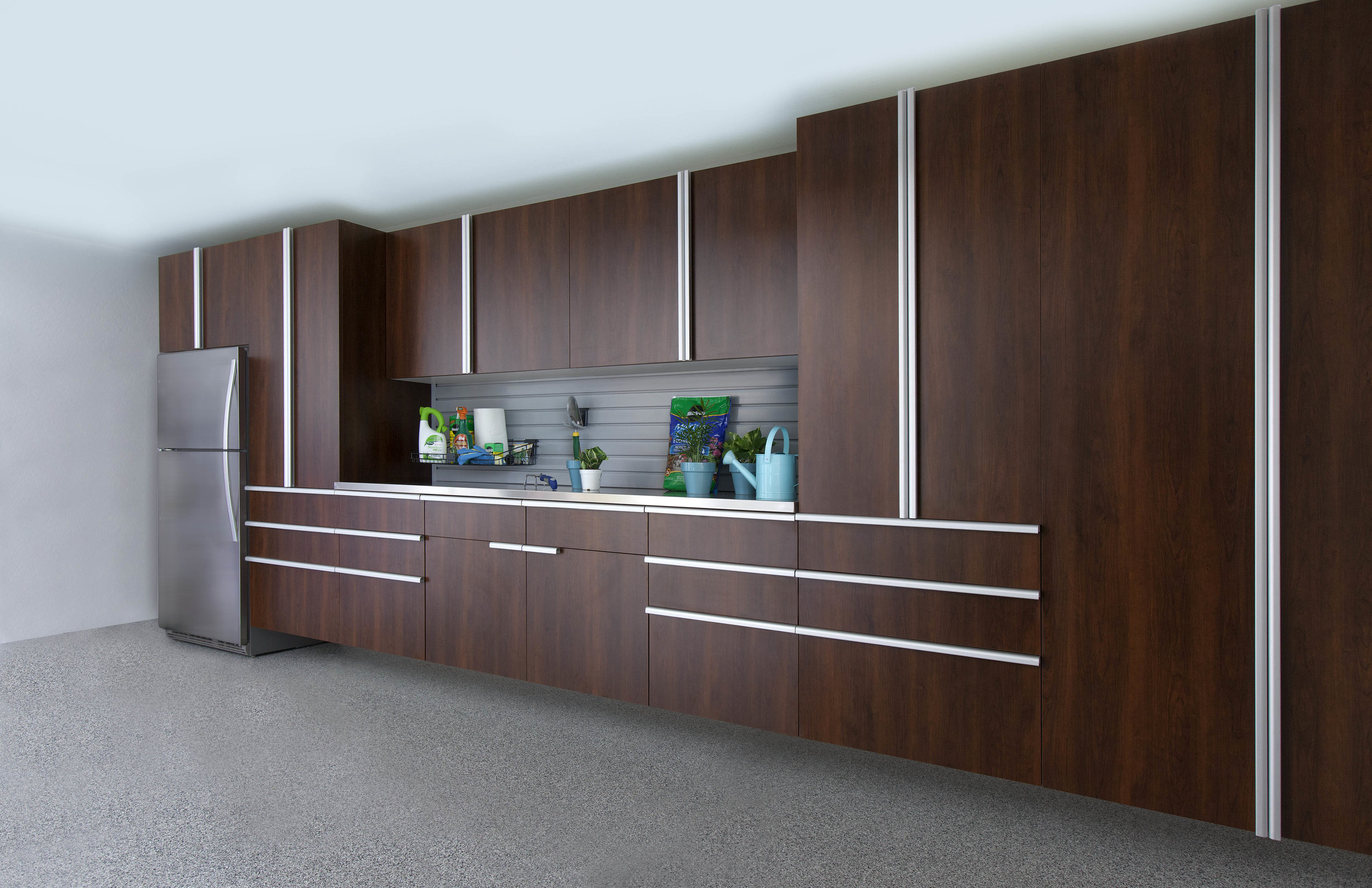 Coco Garage-Extruded Handles-Stainless Workbench-Slatwall-Smoke Floor-ANGLE-Fetch-Sep 2013.jpg