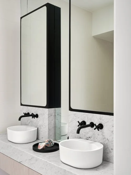 blck bathroom.jpg