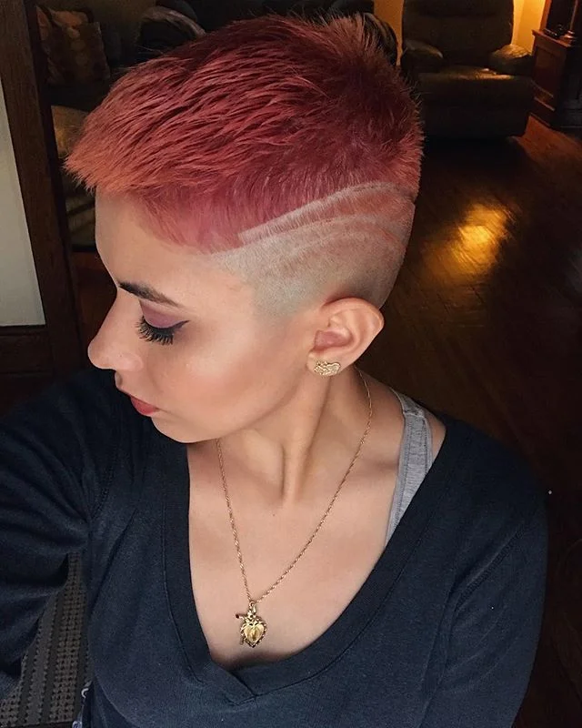 Went to @ac.urbarber for some designs and of course I had to be extra about it and add some color 💗💗💗 nicest fade I&rsquo;ve ever had in my damn life 😭
Check him out if you want to step your game up 🙌🏼