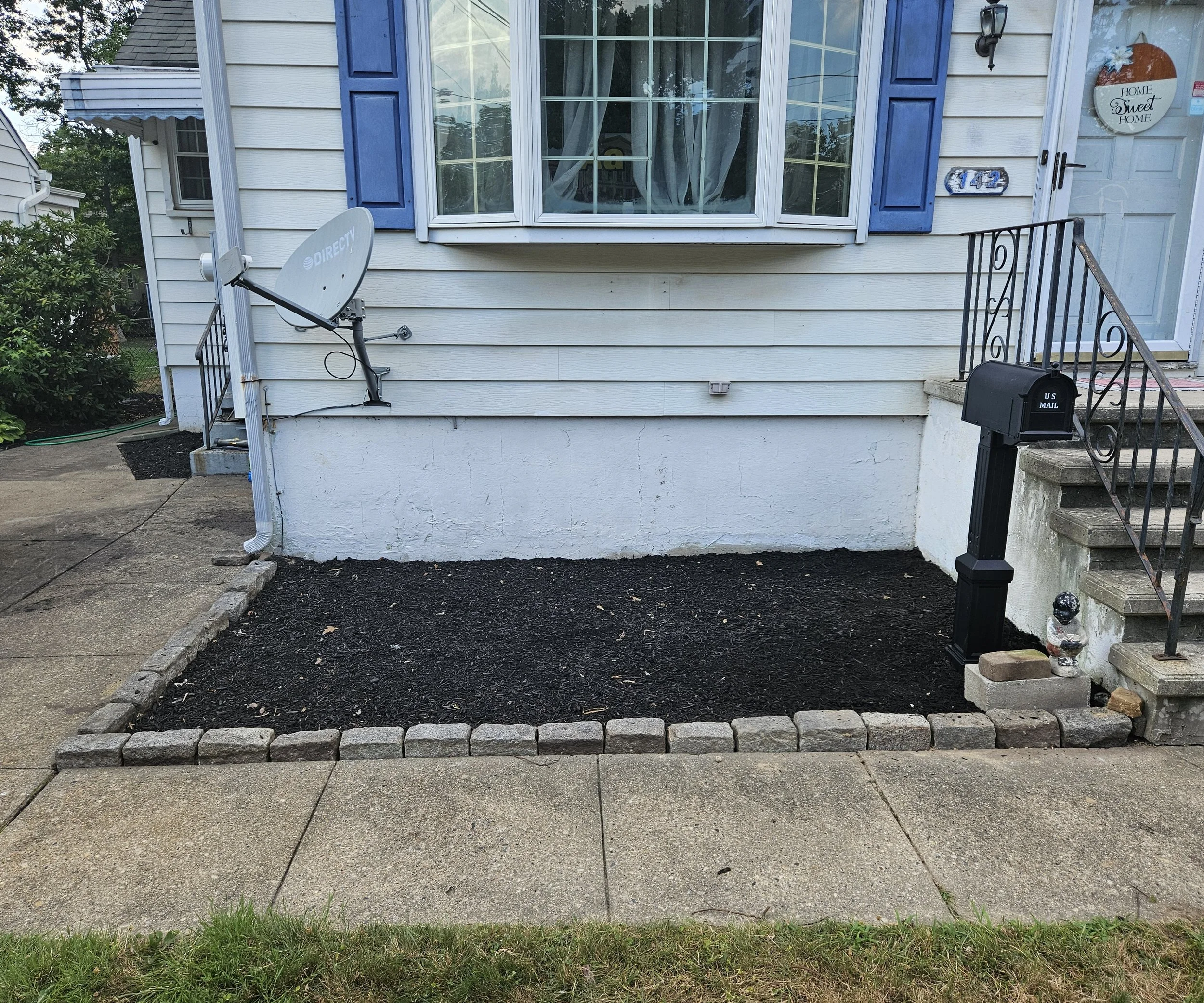 Gigi's Front Garden Bed + Mailbox