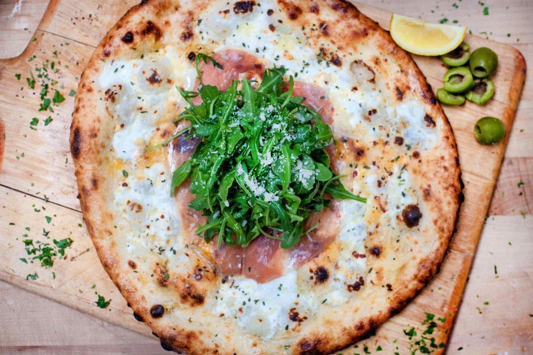ParallelPizzeria_ProsciuttoArugula.jpg