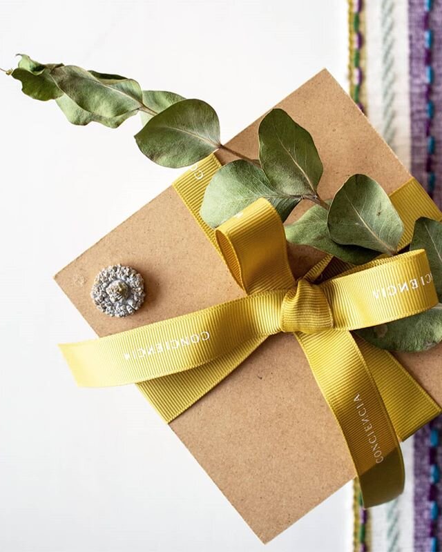 En este #d&iacute;adelamadre endulza y nutre a mam&aacute; con el regalo mas lindo y con mucha Conciencia 🤗🍫. &iexcl;El #chocolate #raw es perfecto para dar amor a los dem&aacute;s y si aporta a nuestra salud, aun mejor ❤️! Engr&iacute;e a Mam&aacu
