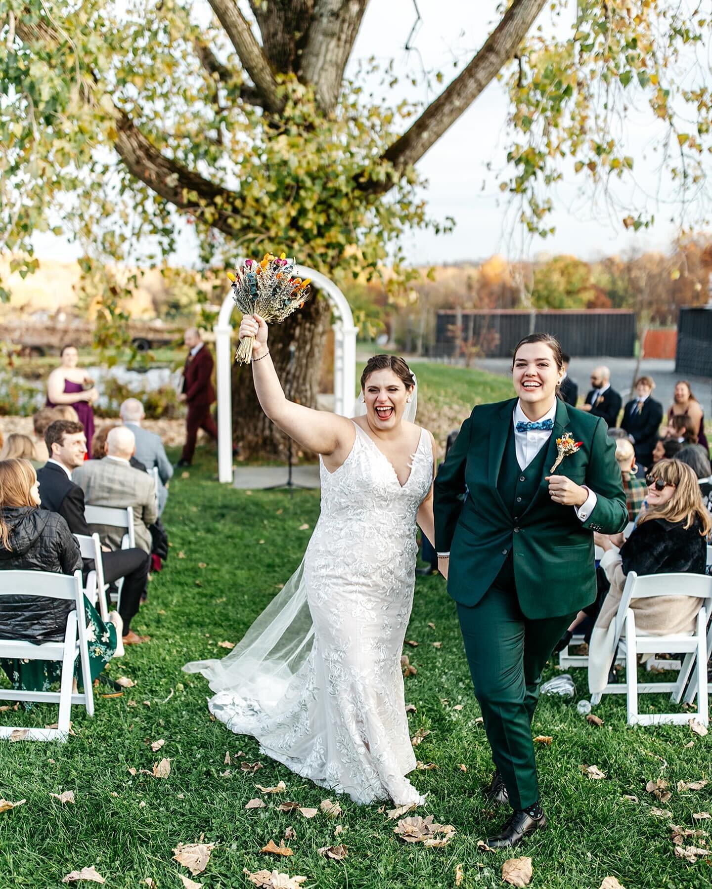 Happy International Women&rsquo;s Day, happy anniversary of our business and HAPPY FRIDAY! 🍎❤️
📸: @kelseytravisphoto 

Coordination: @merrybymia
Venue: @badseedcider
DJ: @soundsationaldj
HMU: @cindyvbeauty
Photo: @kelseytravisphoto
Video: Ray Lev&e