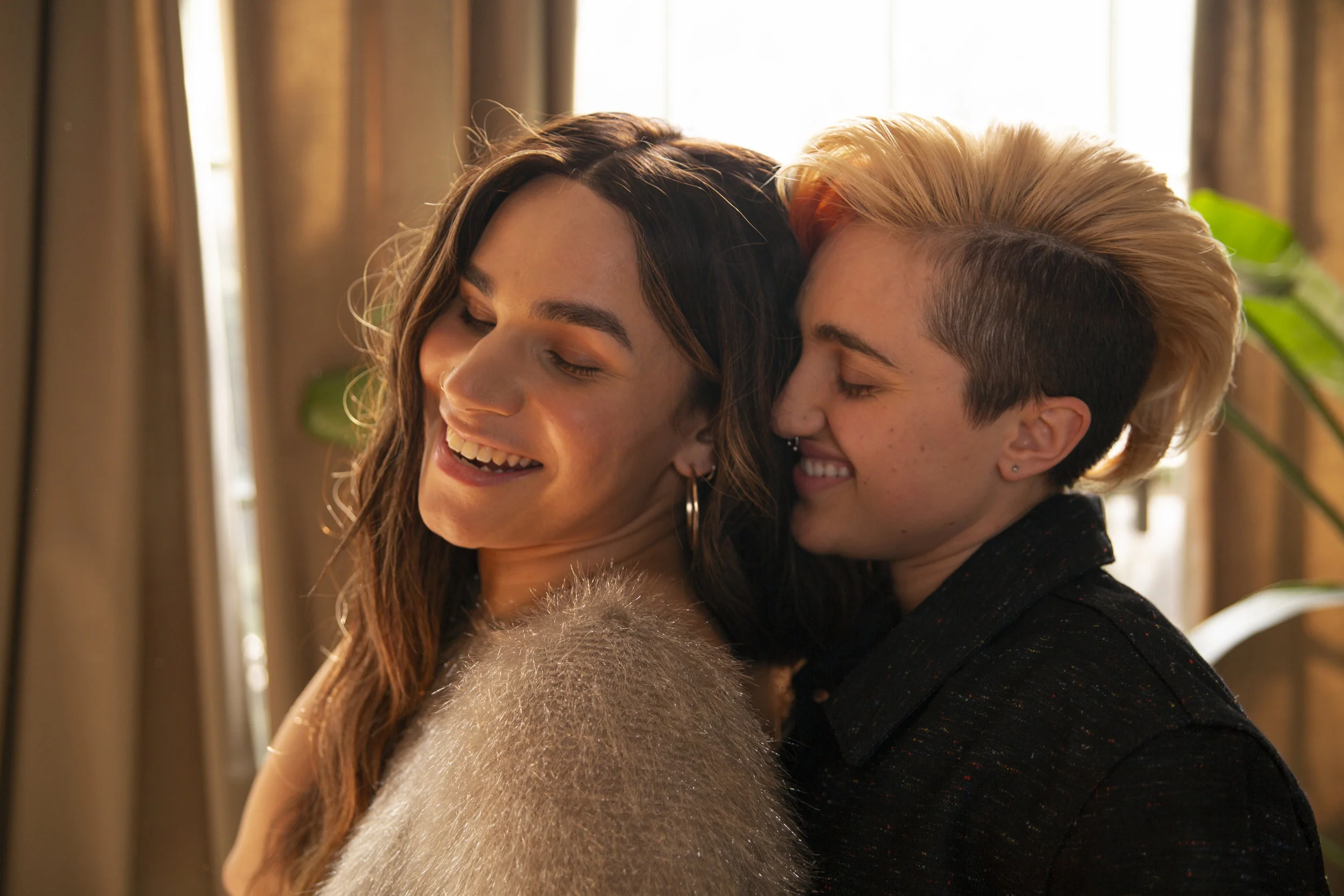 A gender therapist offers online counseling in Texas and NC for transgendernder adults & trans teens. Also support for parents of trans teens. Help navigating hormone replacement therapy (HRT), puberty blockers and name changes from a gender identity counselor!