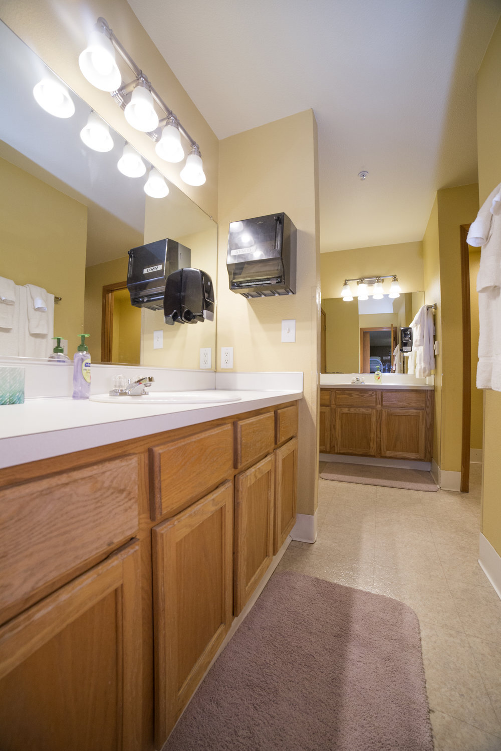 hcsc-adult-summer-camp-lodging-bathroom