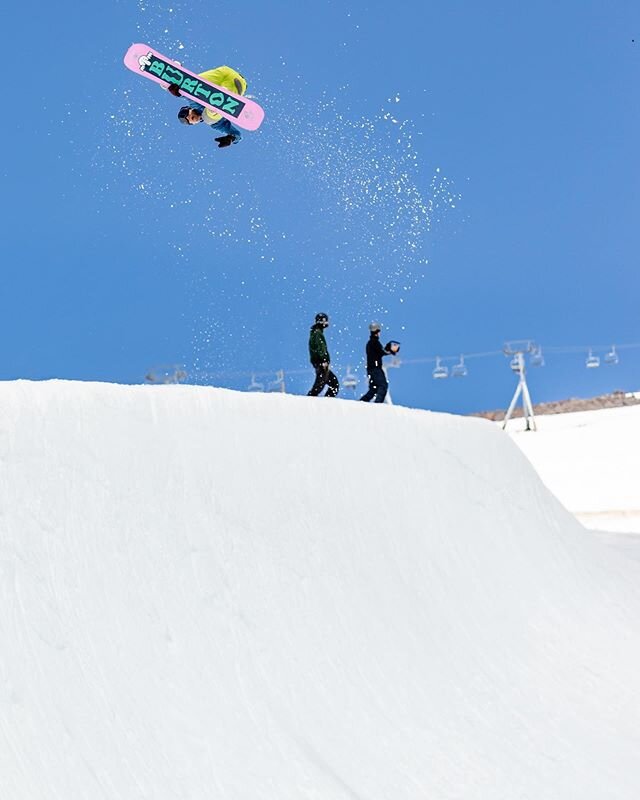 Blue skies ✔️ a fresh cut pipe ✔️ and endless rope tow laps ✔️ make for a perfect day for @Storm_Rowe 🤗 | 📸 : @TyBen7 | #HCSC @BurtonSnowboards . .  We have adult camps starting up next week 👀 Spots are super limited so head to our website and loc