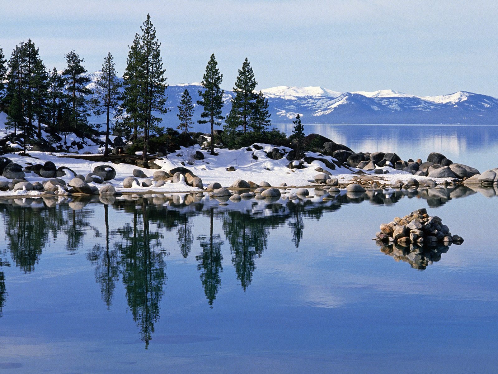 lake_tahoe_in_winter_nevada.jpeg