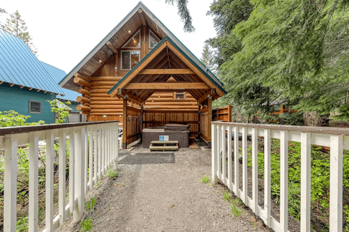 High Cascade Snowboard Camp - Adults Overview